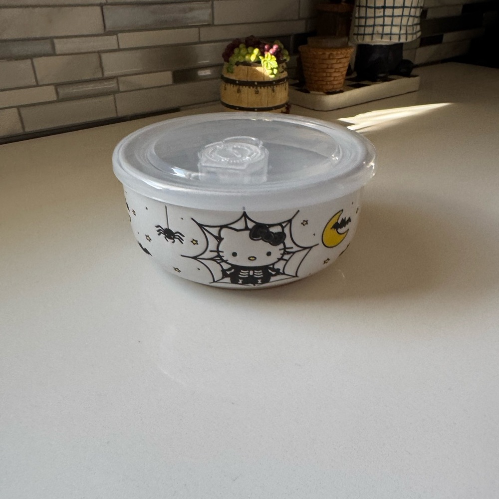 Hello Kitty halloween food container